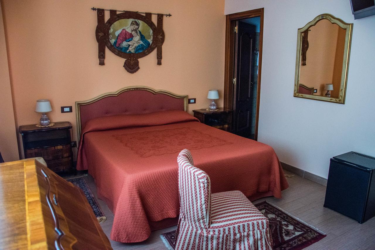 B&B Villa Liliya Fiumefreddo di Sicilia Buitenkant foto